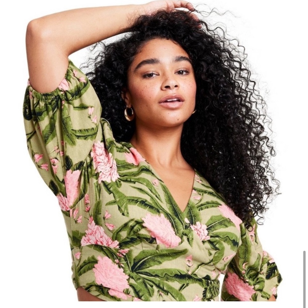 NWT Women's Large Peony Print Tie Wrap Top
- Agua Benita x Target Dark Olive XL